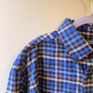 ROUNDTREE AND YORKE Mens button down shirt